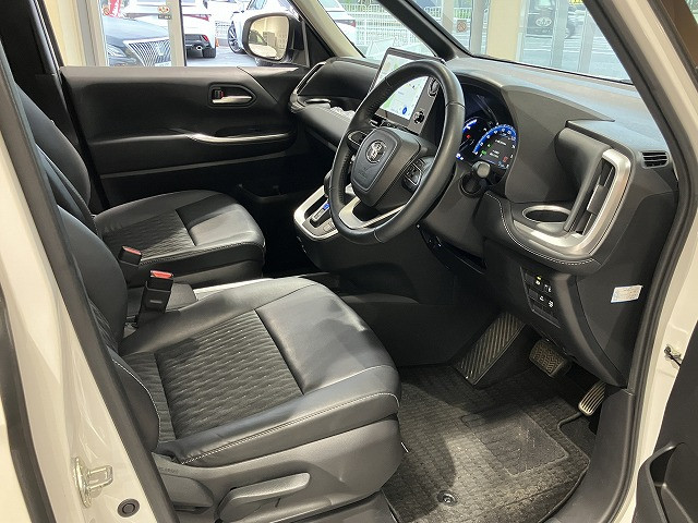 トヨタ ノア 1.8 ハイブリッド Zの中古車
