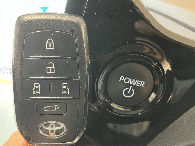 トヨタ ノア 1.8 ハイブリッド Zの中古車