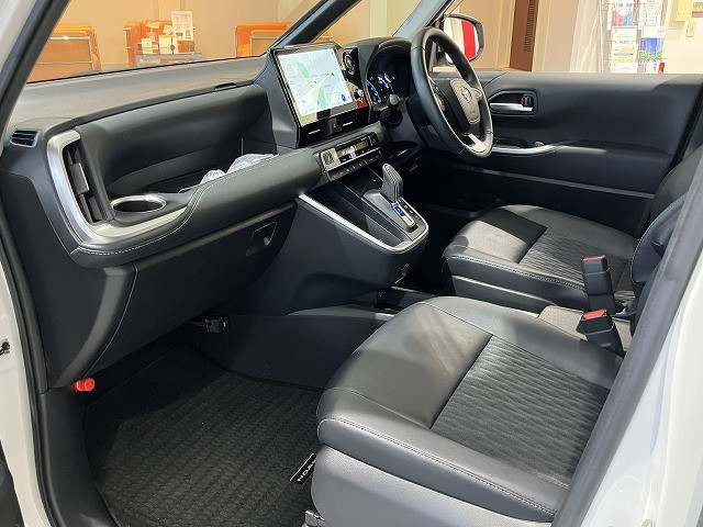 トヨタ ノア 1.8 ハイブリッド Zの中古車