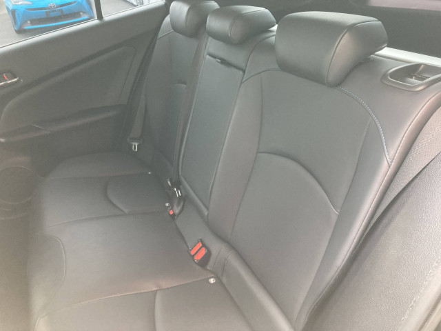トヨタ プリウス 1.8 S ツーリングセレクションの中古車