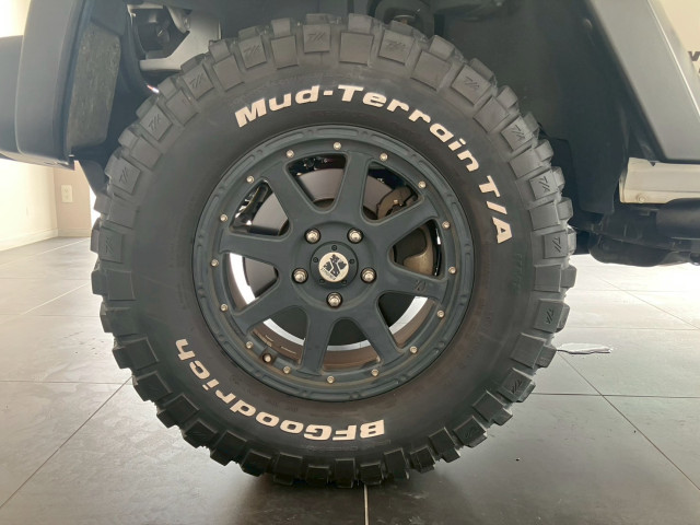 ジープ ラングラー アンリミテッド スポーツ 4WDの中古車