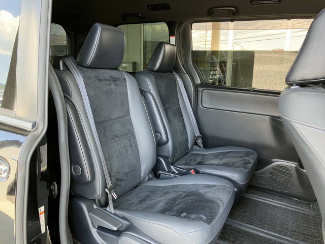 トヨタ ヴォクシー 1.8 ハイブリッド ZS 煌Ⅲの中古車
