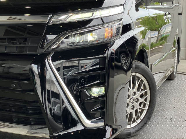トヨタ ヴォクシー 1.8 ハイブリッド ZS 煌Ⅲの中古車