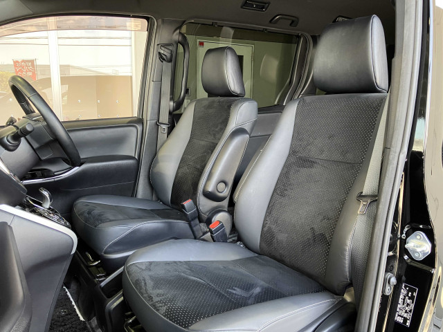 トヨタ ヴォクシー 1.8 ハイブリッド ZS 煌Ⅲの中古車