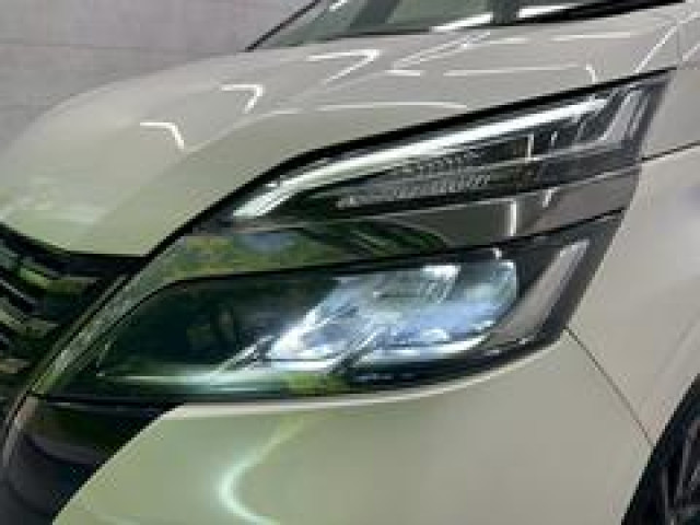 日産 セレナ ハイブリッド ハイウェイスターV アーバンクロム 8人の中古車