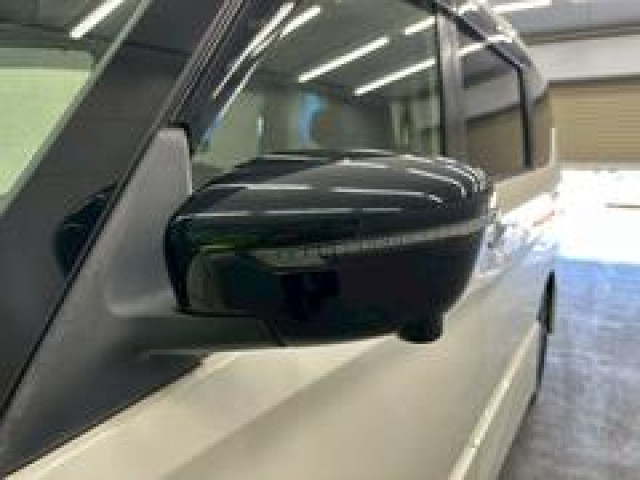 日産 セレナ ハイブリッド ハイウェイスターV アーバンクロム 8人の中古車