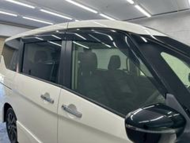 日産 セレナ ハイブリッド ハイウェイスターV アーバンクロム 8人の中古車