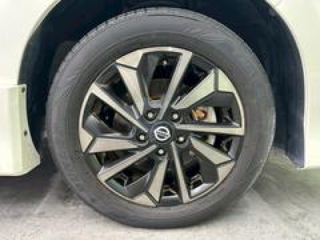 日産 セレナ ハイブリッド ハイウェイスターV アーバンクロム 8人の中古車