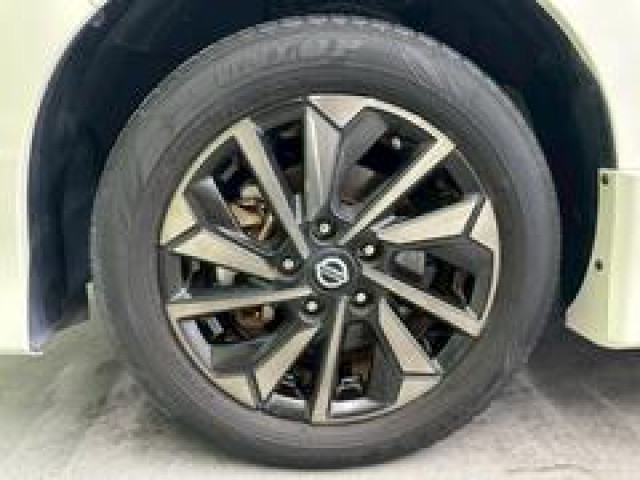日産 セレナ ハイブリッド ハイウェイスターV アーバンクロム 8人の中古車