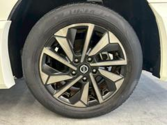日産 セレナ ハイブリッド ハイウェイスターV アーバンクロム 8人の中古車