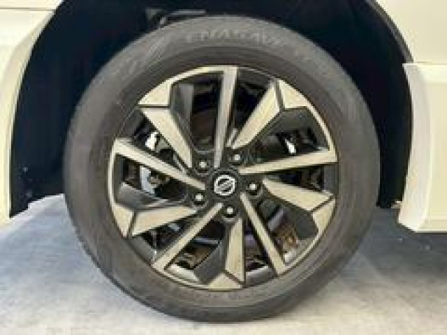 日産 セレナ ハイブリッド ハイウェイスターV アーバンクロム 8人の中古車