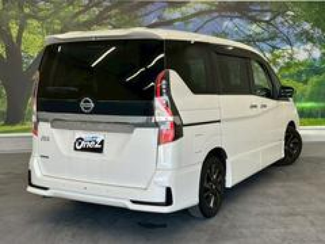 日産 セレナ ハイブリッド ハイウェイスターV アーバンクロム 8人の中古車