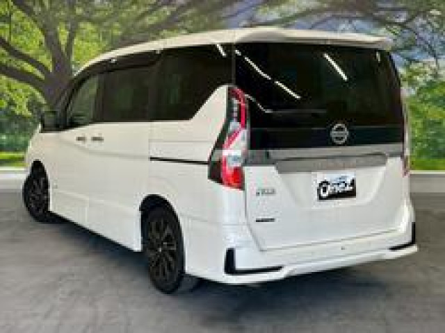日産 セレナ ハイブリッド ハイウェイスターV アーバンクロム 8人の中古車