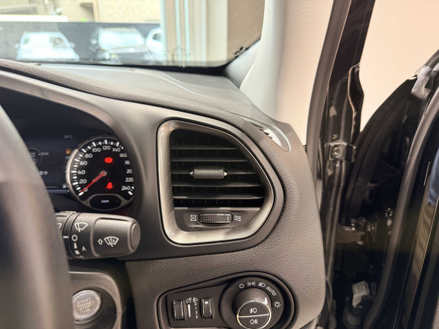ジープ レネゲード リミテッドの中古車
