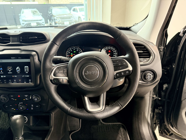 ジープ レネゲード リミテッドの中古車