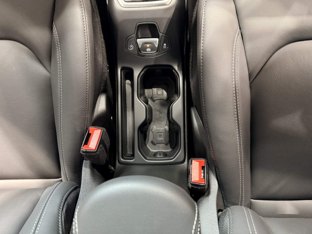 ジープ レネゲード リミテッドの中古車