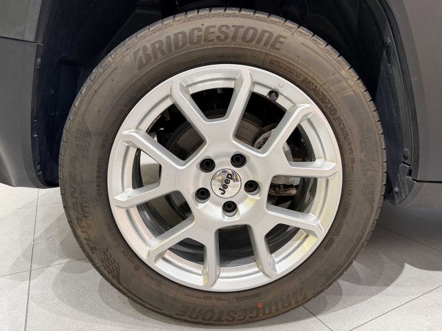 ジープ レネゲード リミテッドの中古車