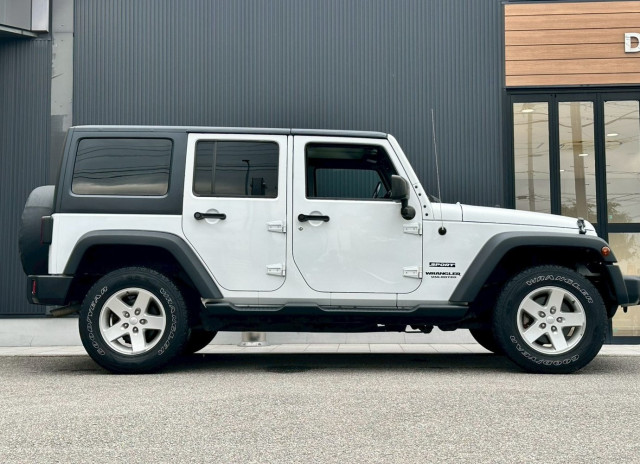 ジープ ラングラー アンリミテッド スポーツ 4WDの中古車