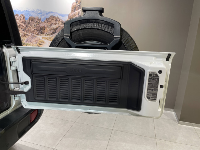 ジープ ラングラー アンリミテッド スポーツ 4WDの中古車