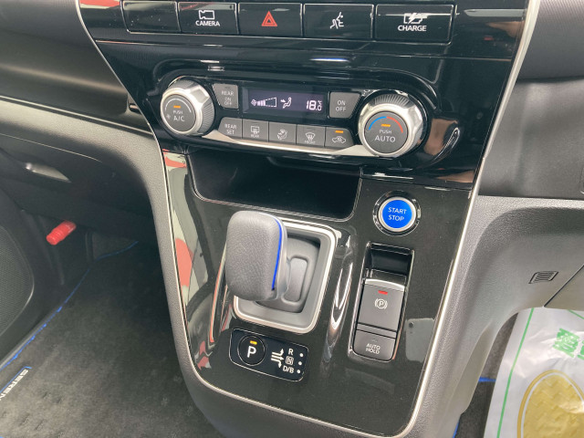 日産 セレナ 1.2 e-POWER XVの中古車
