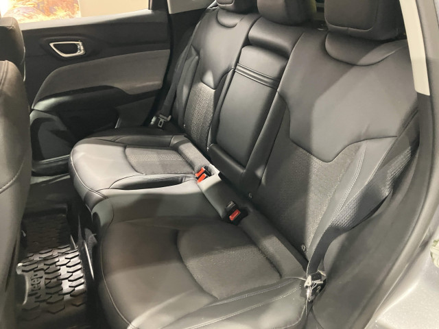 ジープ コンパス ロンジチュードの中古車