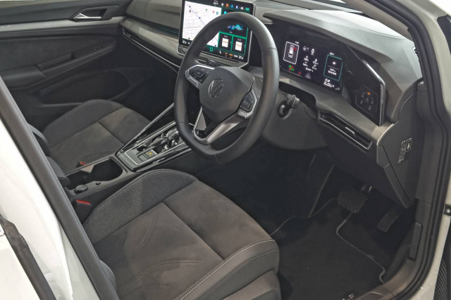 フォルクスワーゲン ゴルフヴァリアント eTSI スタイルの中古車
