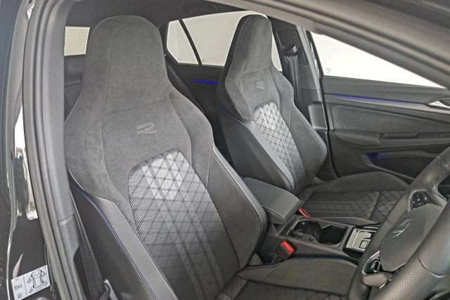 フォルクスワーゲン ゴルフ eTSI Rラインの中古車