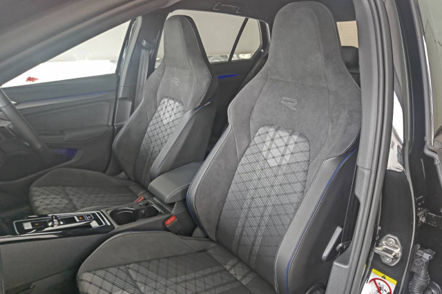 フォルクスワーゲン ゴルフ eTSI Rラインの中古車