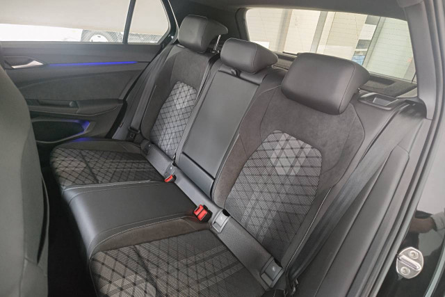 フォルクスワーゲン ゴルフ eTSI Rラインの中古車