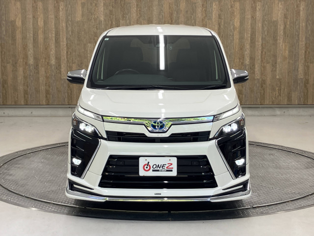 ご納車前には自社認証工場にてしっかり法定点検を行います！エンジンオイル・オイルエレメント・ワイパーゴム等の標準交換部品以外にも点検後交換が必要な消耗部品等も交換・整備致します