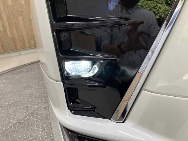 トヨタ ヴォクシー 1.8 ハイブリッド ZS 煌Ⅲの中古車