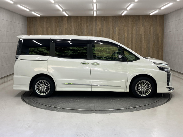 トヨタ ヴォクシー 1.8 ハイブリッド ZS 煌Ⅲの中古車