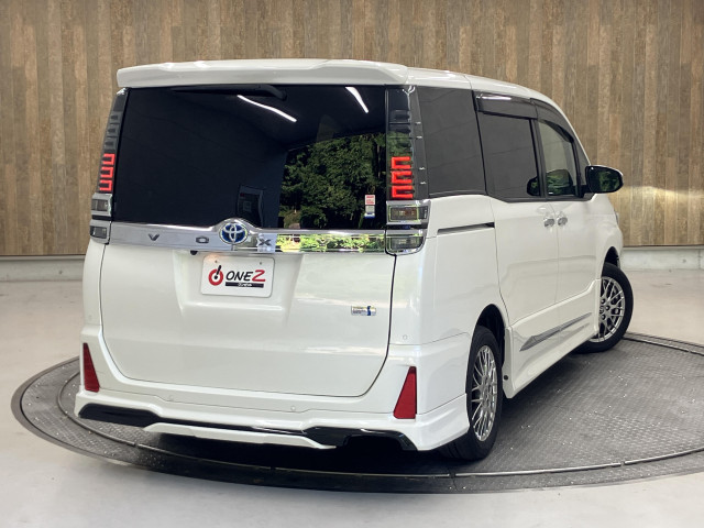 トヨタ ヴォクシー 1.8 ハイブリッド ZS 煌Ⅲの中古車