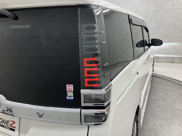 トヨタ ヴォクシー 1.8 ハイブリッド ZS 煌Ⅲの中古車