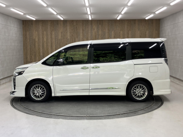 トヨタ ヴォクシー 1.8 ハイブリッド ZS 煌Ⅲの中古車