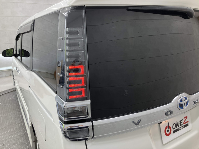 トヨタ ヴォクシー 1.8 ハイブリッド ZS 煌Ⅲの中古車