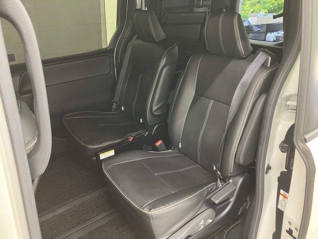 トヨタ ヴォクシー 1.8 ハイブリッド ZS 煌Ⅲの中古車
