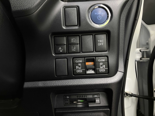 トヨタ ヴォクシー 1.8 ハイブリッド ZS 煌Ⅲの中古車