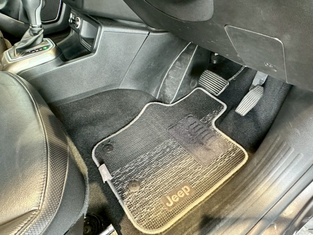 ジープ レネゲード リミテッドの中古車