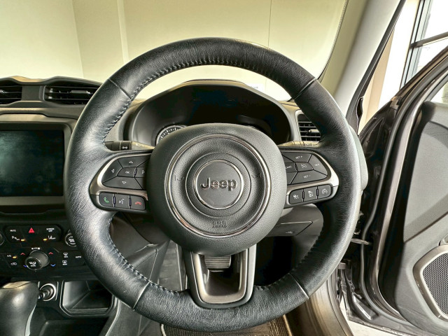 ジープ レネゲード リミテッドの中古車