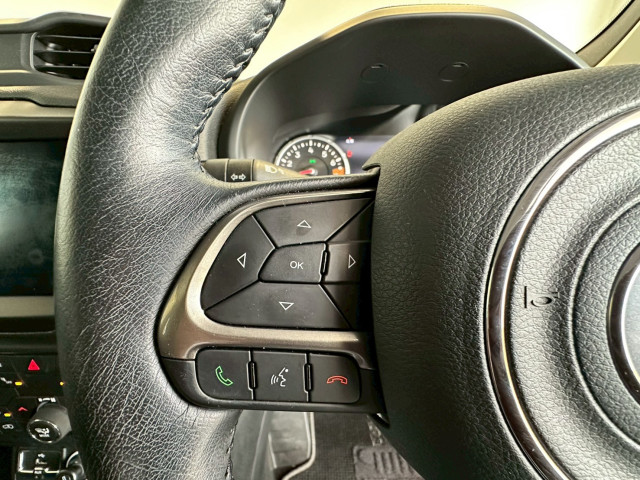 ジープ レネゲード リミテッドの中古車