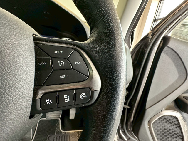 ジープ レネゲード リミテッドの中古車