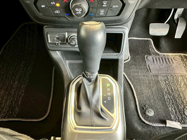 ジープ レネゲード リミテッドの中古車