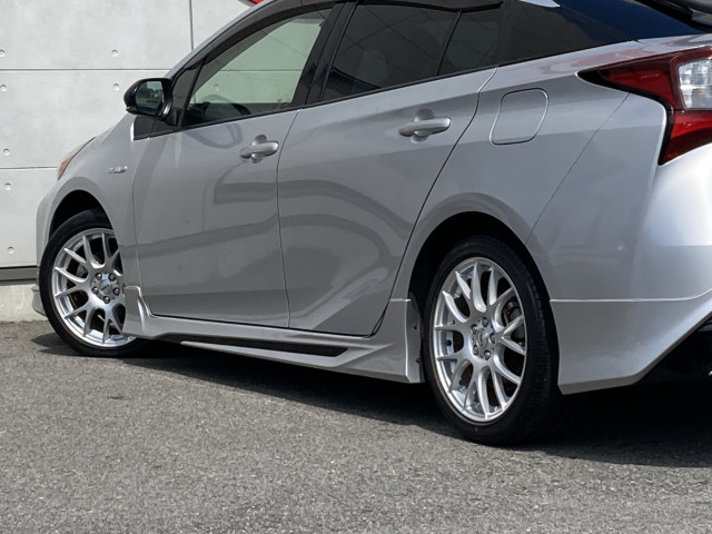 トヨタ プリウス 1.8 S ツーリングセレクションの中古車
