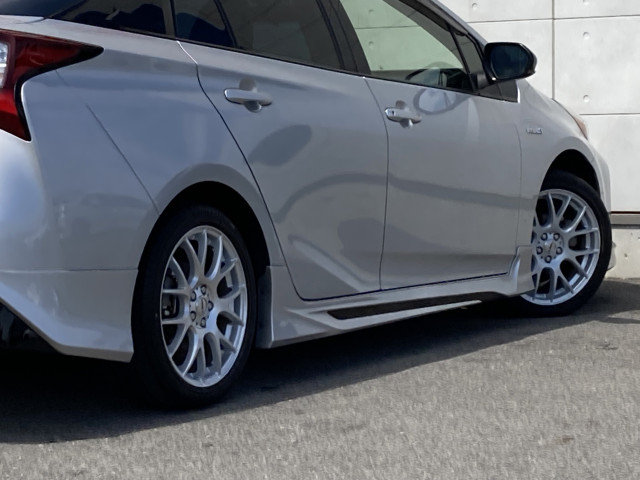 トヨタ プリウス 1.8 S ツーリングセレクションの中古車