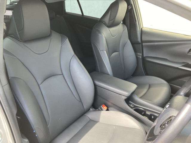 トヨタ プリウス 1.8 S ツーリングセレクションの中古車