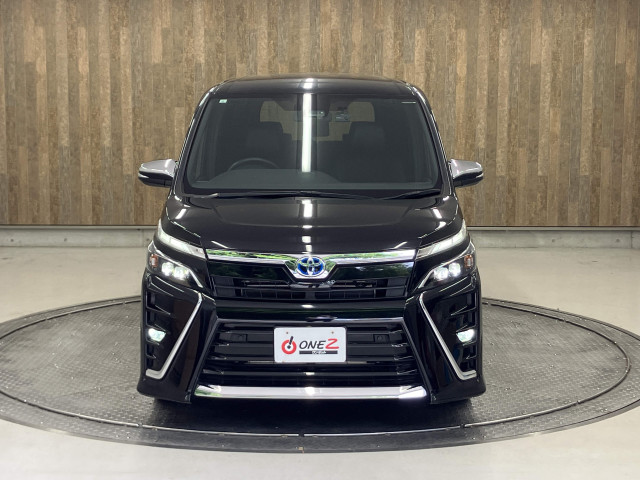 ご納車前には自社認証工場にてしっかり法定点検を行います！エンジンオイル・オイルエレメント・ワイパーゴム等の標準交換部品以外にも点検後交換が必要な消耗部品等も交換・整備致します