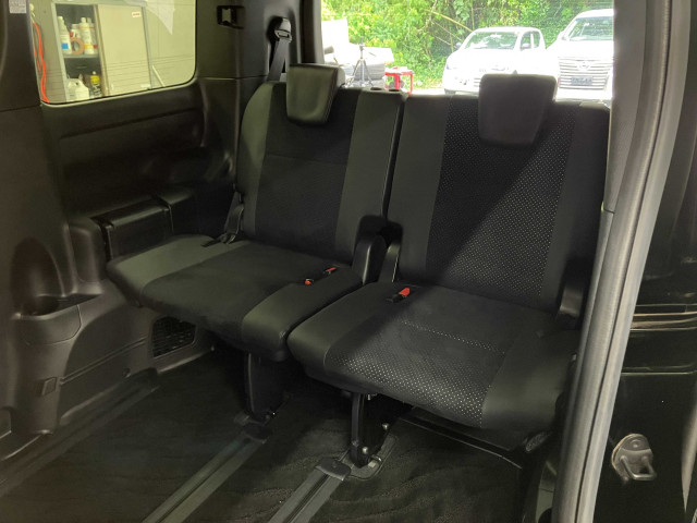 トヨタ ヴォクシー 1.8 ハイブリッド ZS 煌Ⅲの中古車
