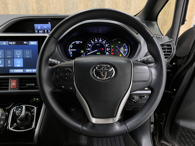 トヨタ ヴォクシー 1.8 ハイブリッド ZS 煌Ⅲの中古車
