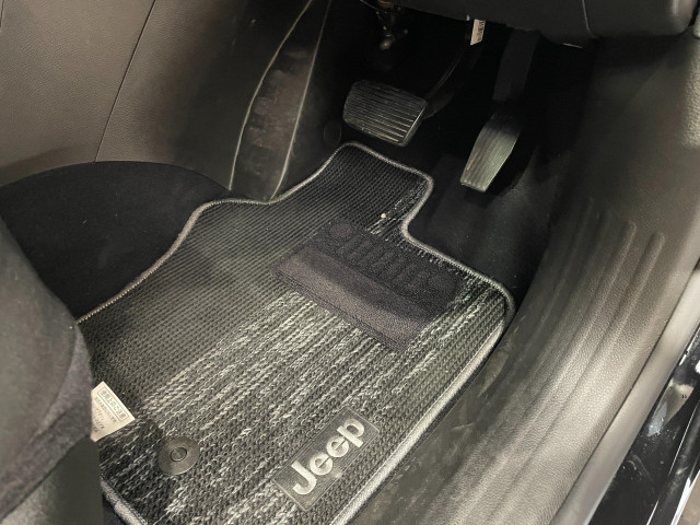 ジープ レネゲード リミテッドの中古車